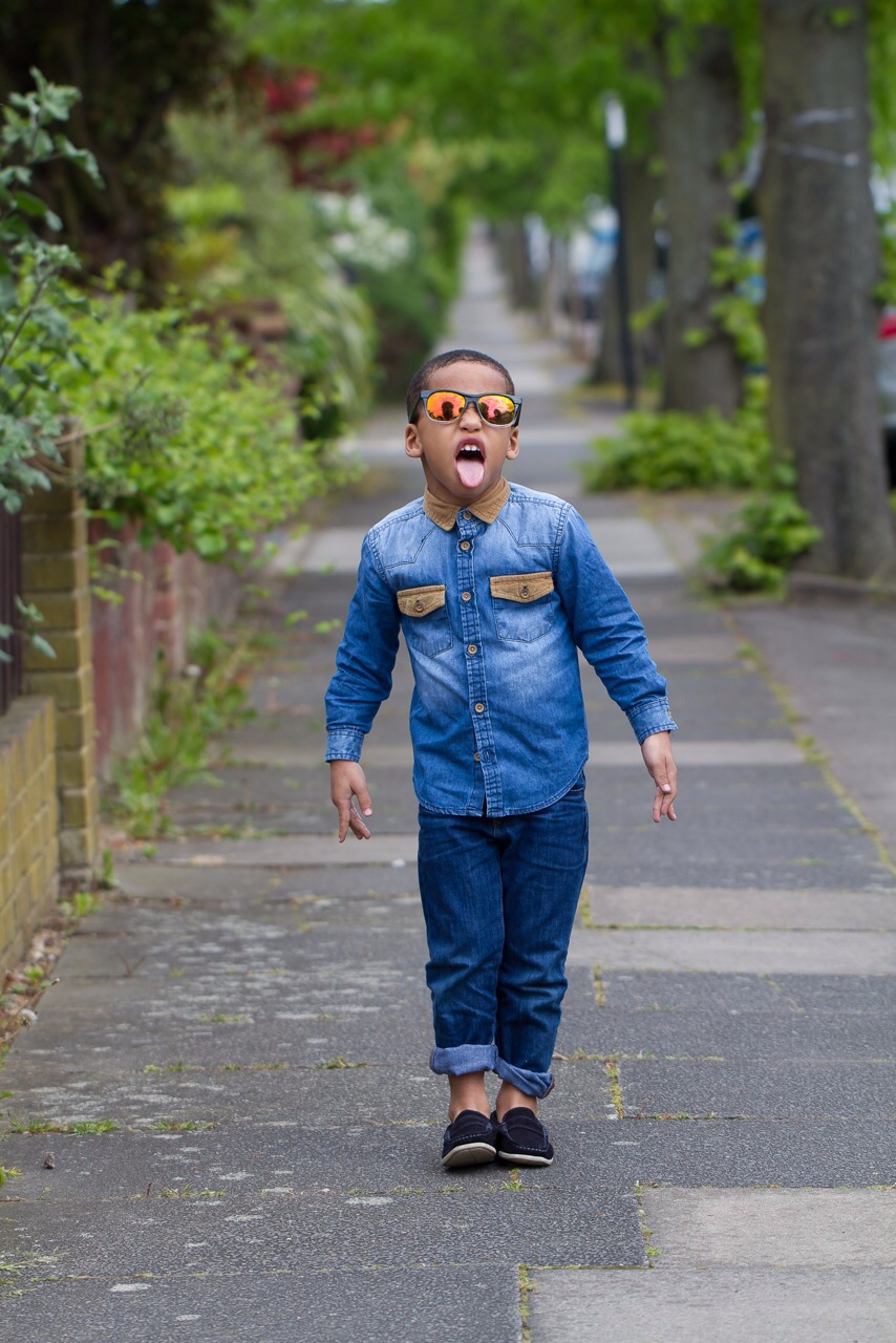 My child loves to pose just like his daddy *yimu*